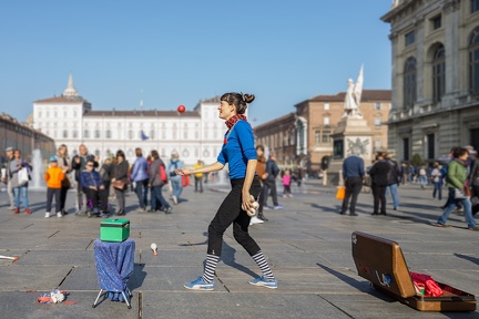 Street juggler