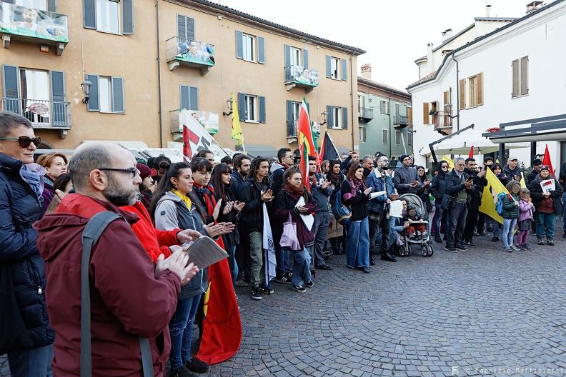 corteo_rojava_ferrero_8_sito.jpg