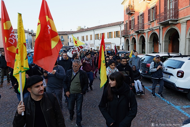 corteo_rojava_ferrero_10_sito.jpg