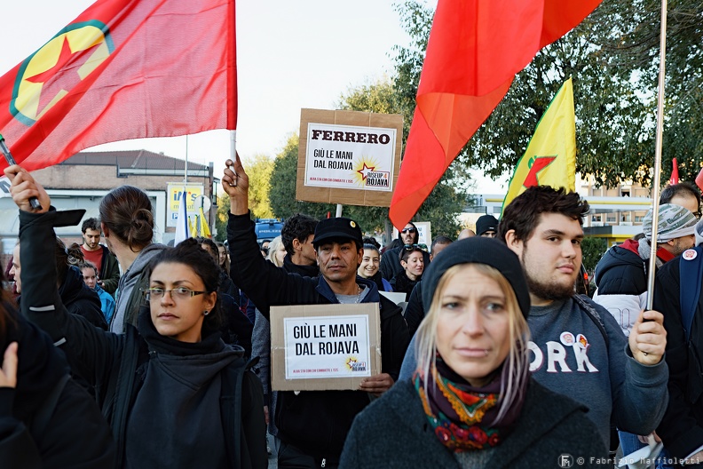 corteo_rojava_ferrero_13_sito.jpg