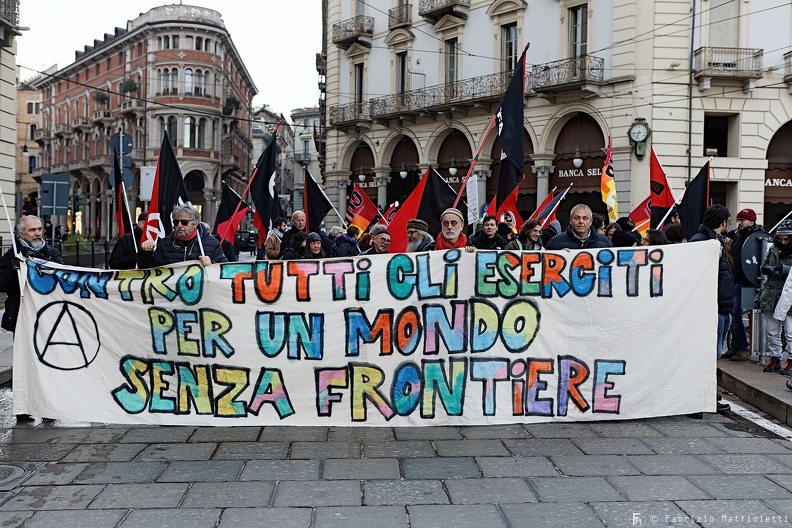 corteo_antimilitarista_9.jpg