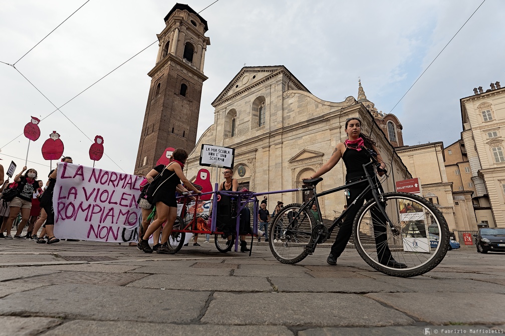 La normalità di oggi, la violenza di sempre